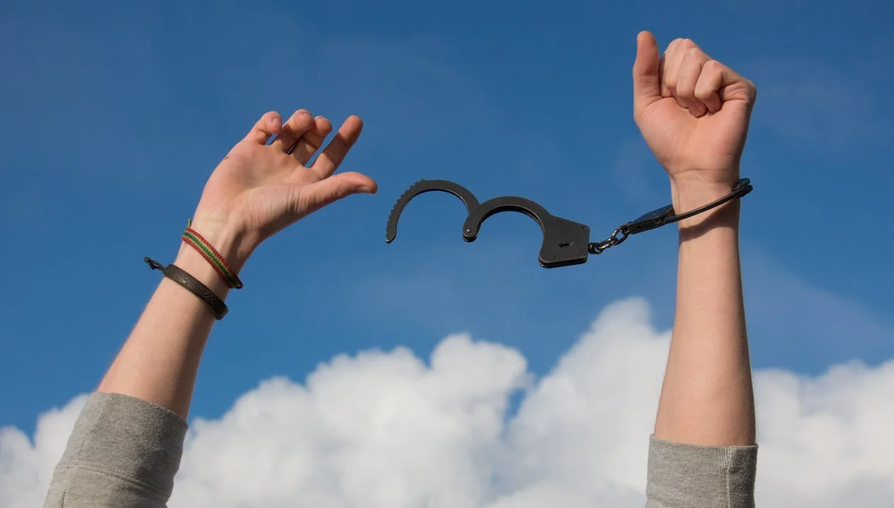 being free from restrains